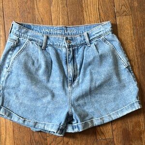 American Eagle Mom short